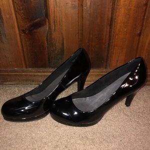 Black Platform Pump